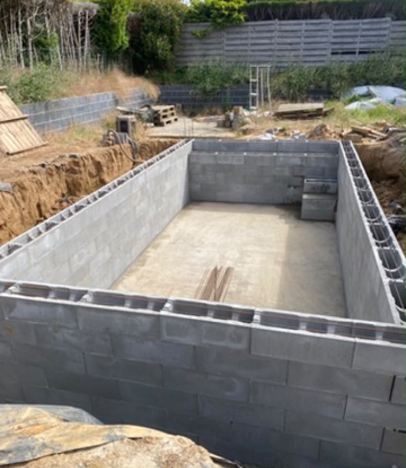 Chantier de construction de piscine à Ittre