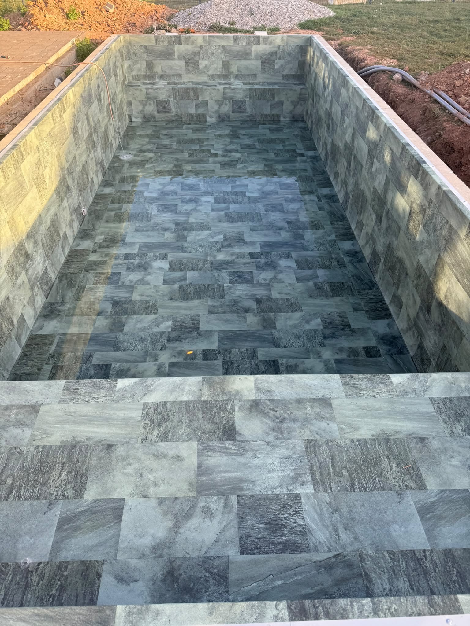 Chantier de construction de piscine à Tubize